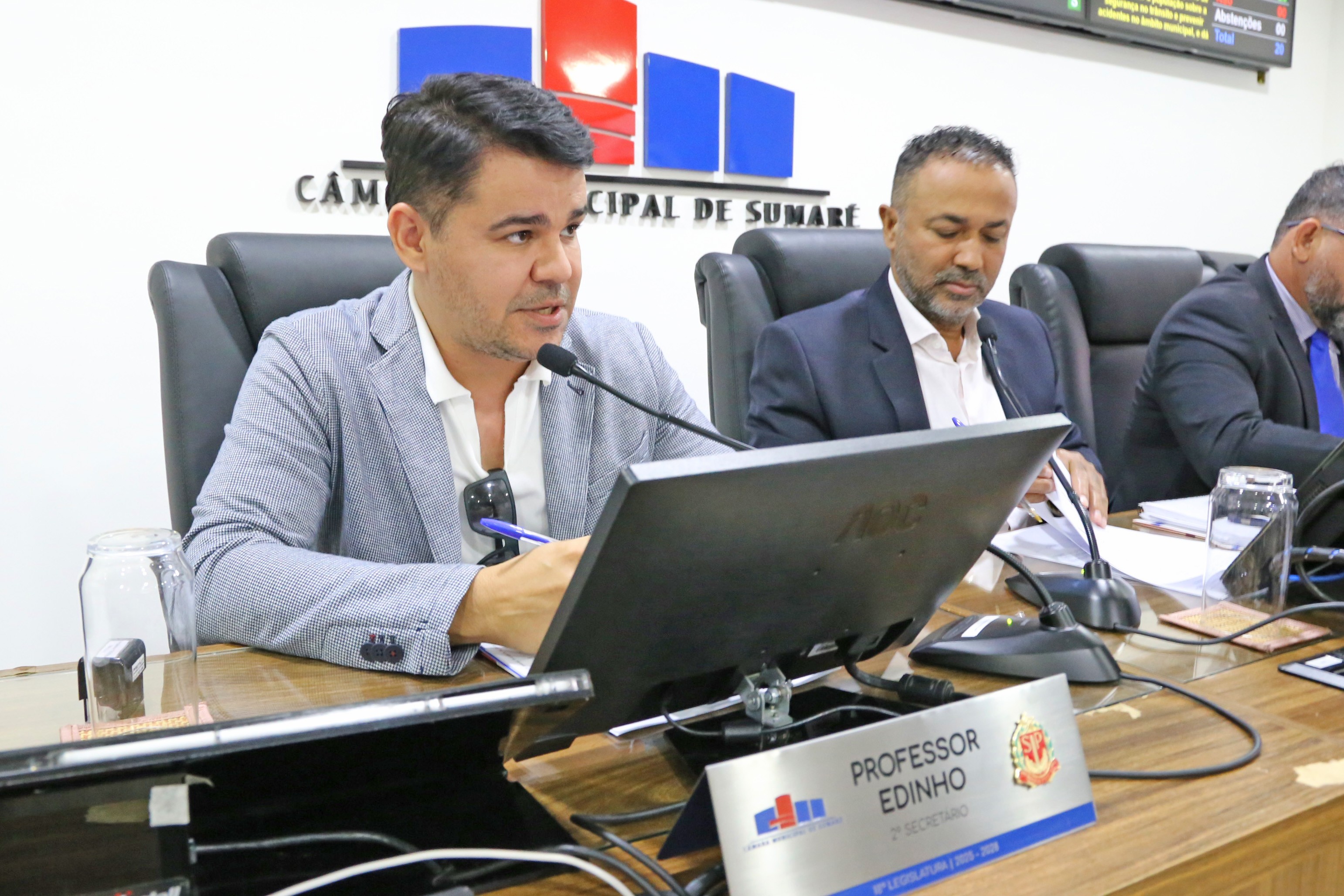 Professor Edinho sugere adoção de diário e boletim escolar digitais em Sumaré