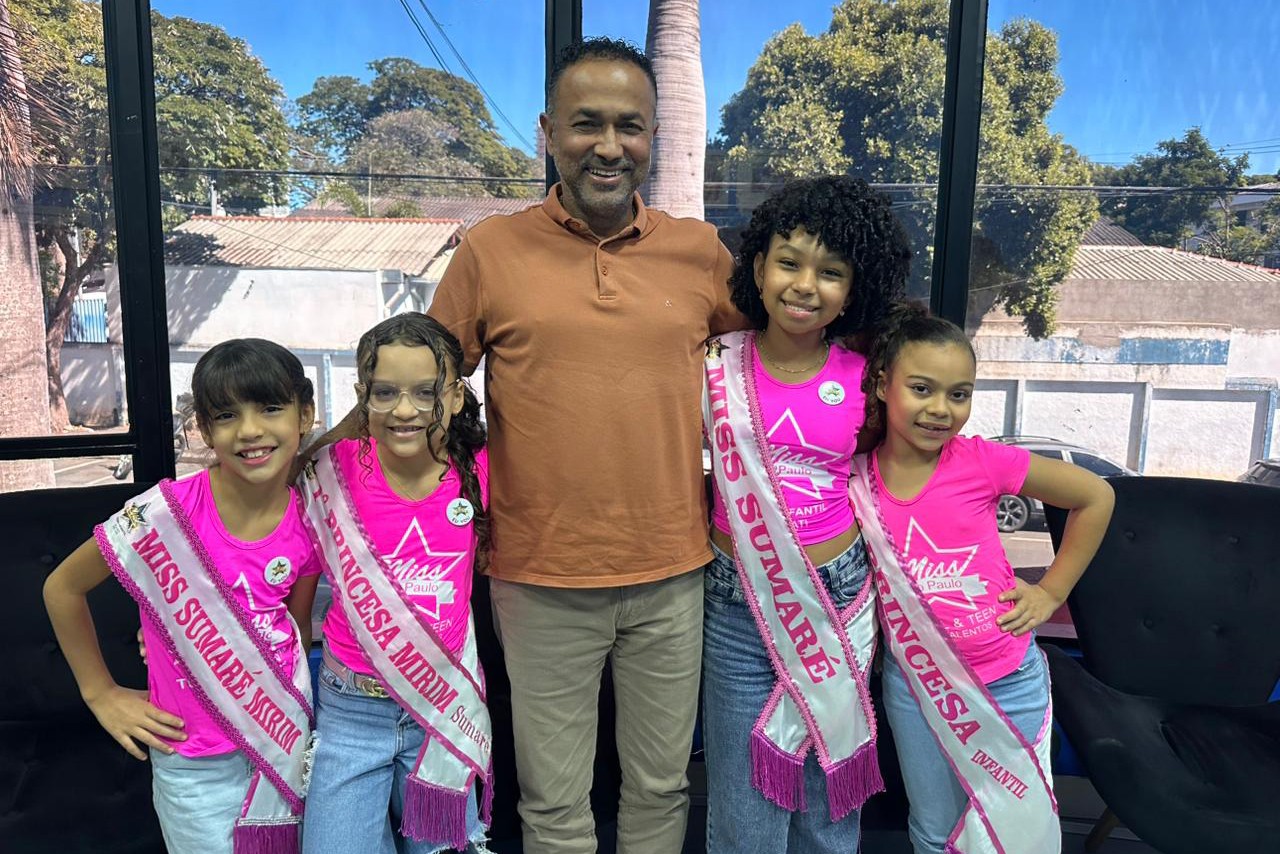 Presidente Hélio Silva recebe representantes mirins eleitas no Concurso Miss 2025