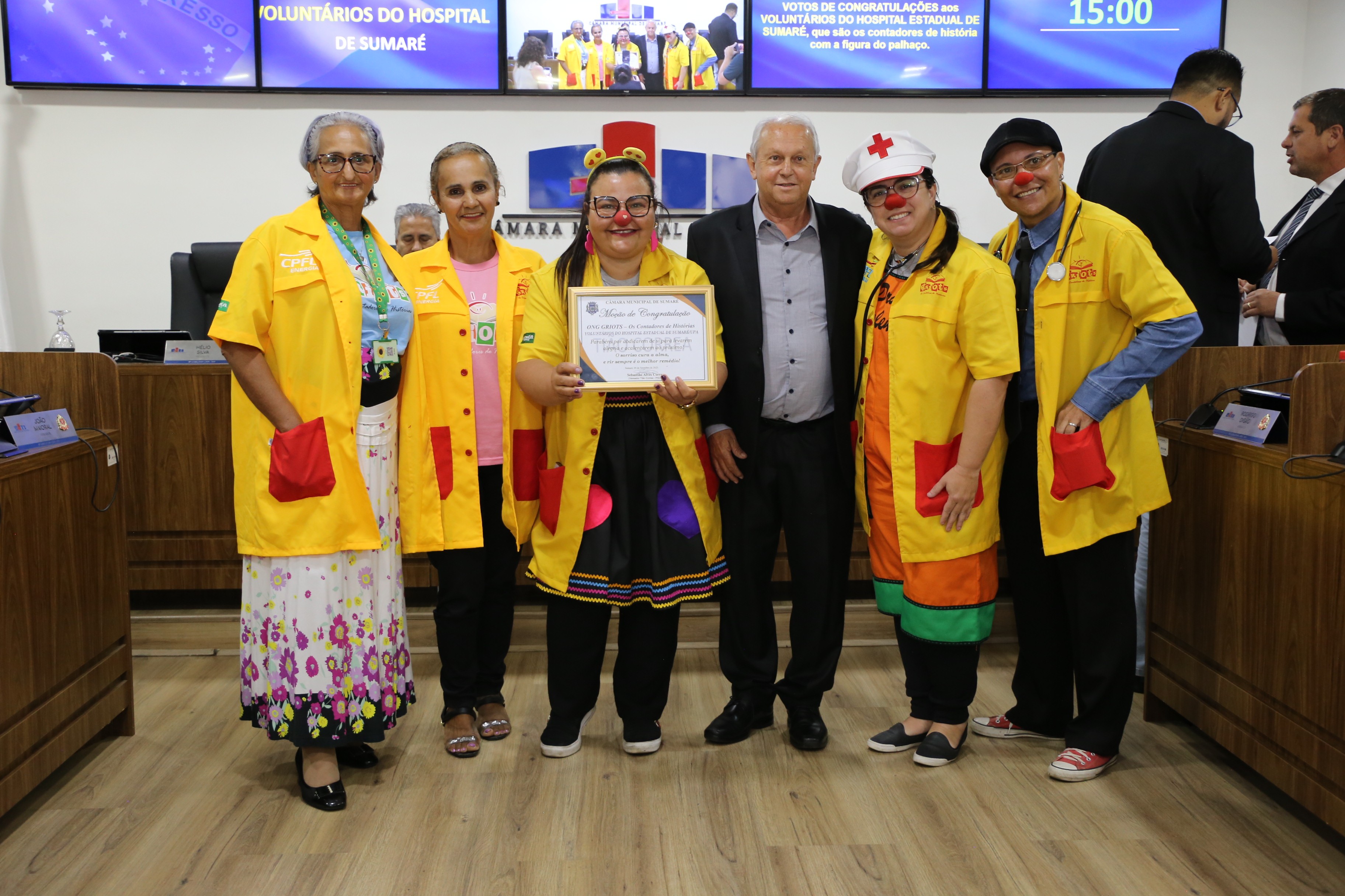 Tião Correa presta homenagem a palhaços e contadores de histórias voluntários