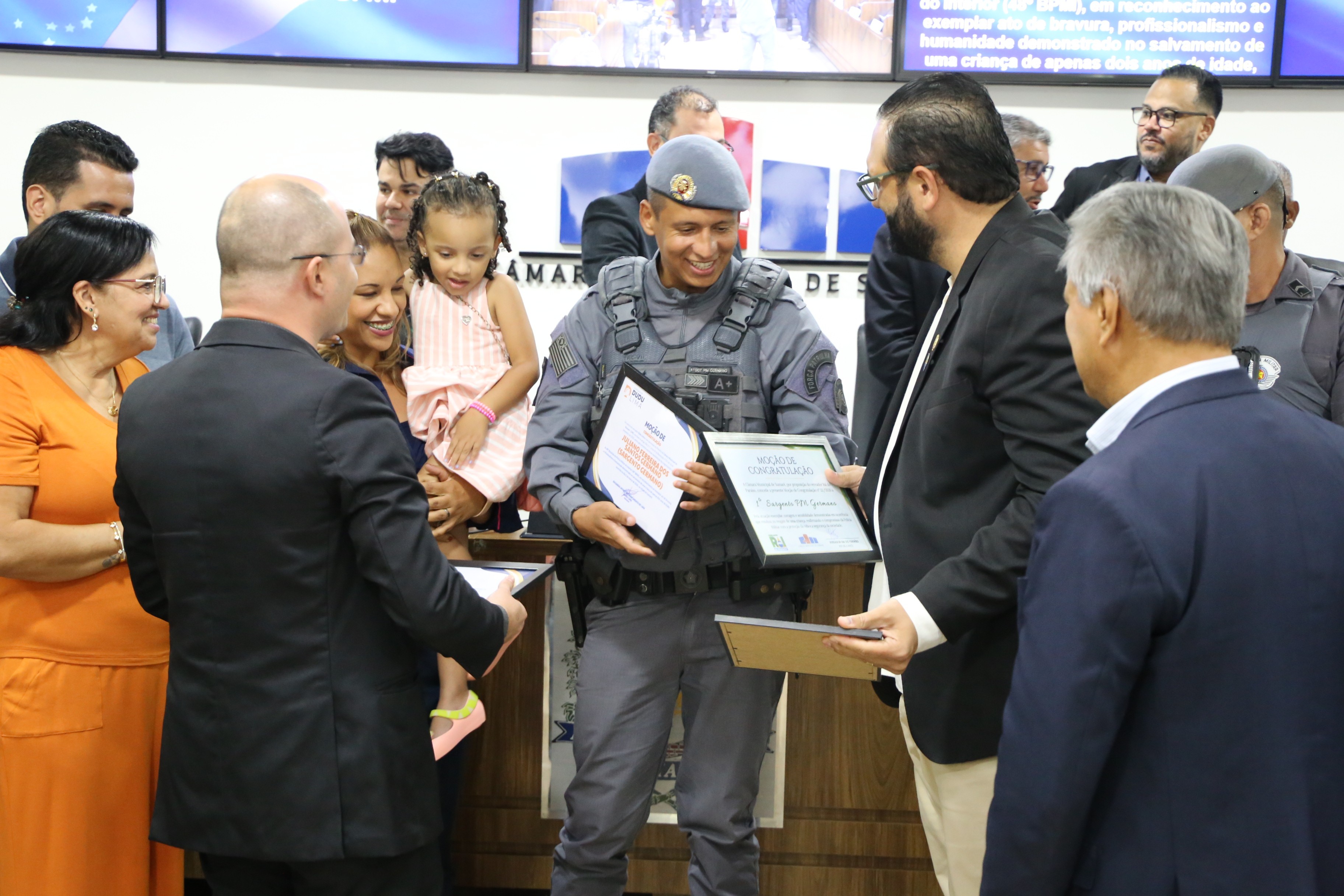 Sessão da Câmara é marcada por homenagem às forças de segurança pública em Sumaré