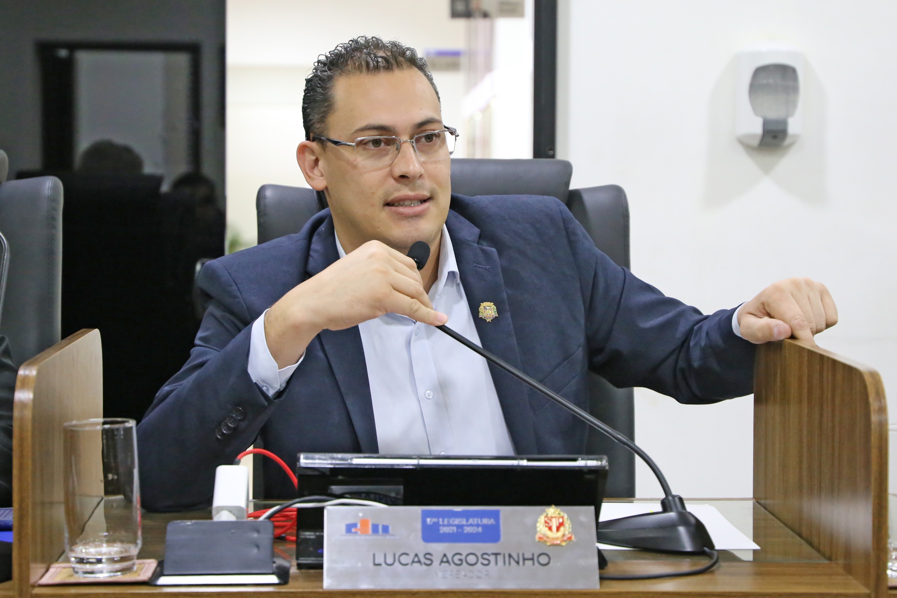 Lucas Agostinho homenageia os 98 anos da Escola Estadual Professor André Rodrigues de Alkmin