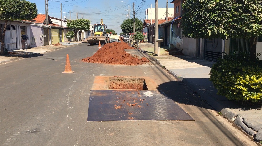 Willian Souza cobra da BRK cumprimento de leis que obrigam recapeamento do asfalto após reparos na rede de água e esgoto