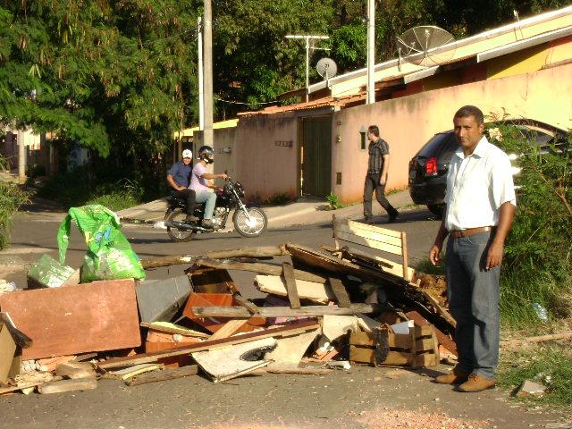 Prof. Marquinho visita Jardim Viel e encontra problemas