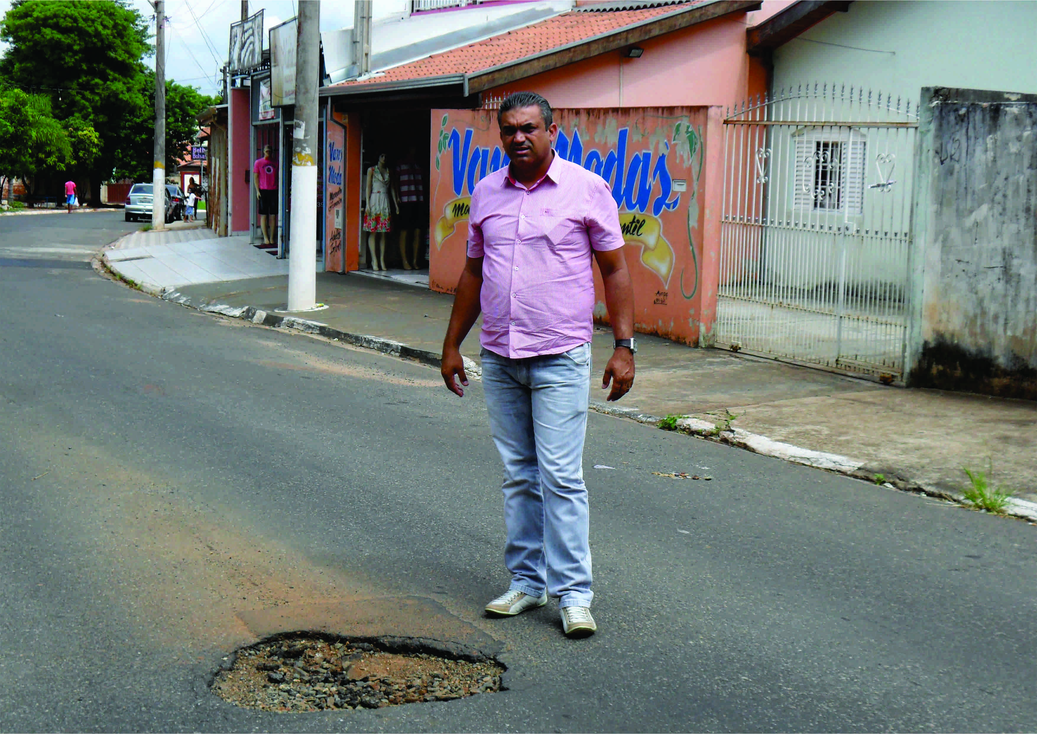 Populina em alerta com buracos na Área Cura