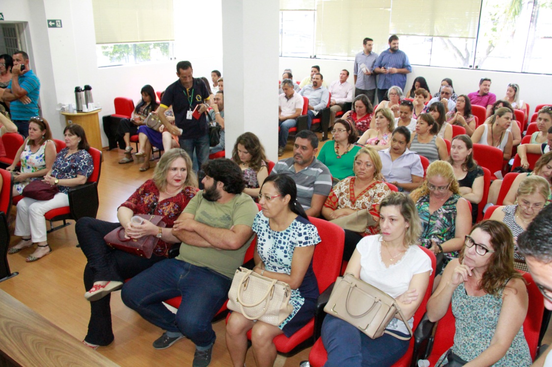 Após sessão acalorada, projeto sobre educação é aprovado