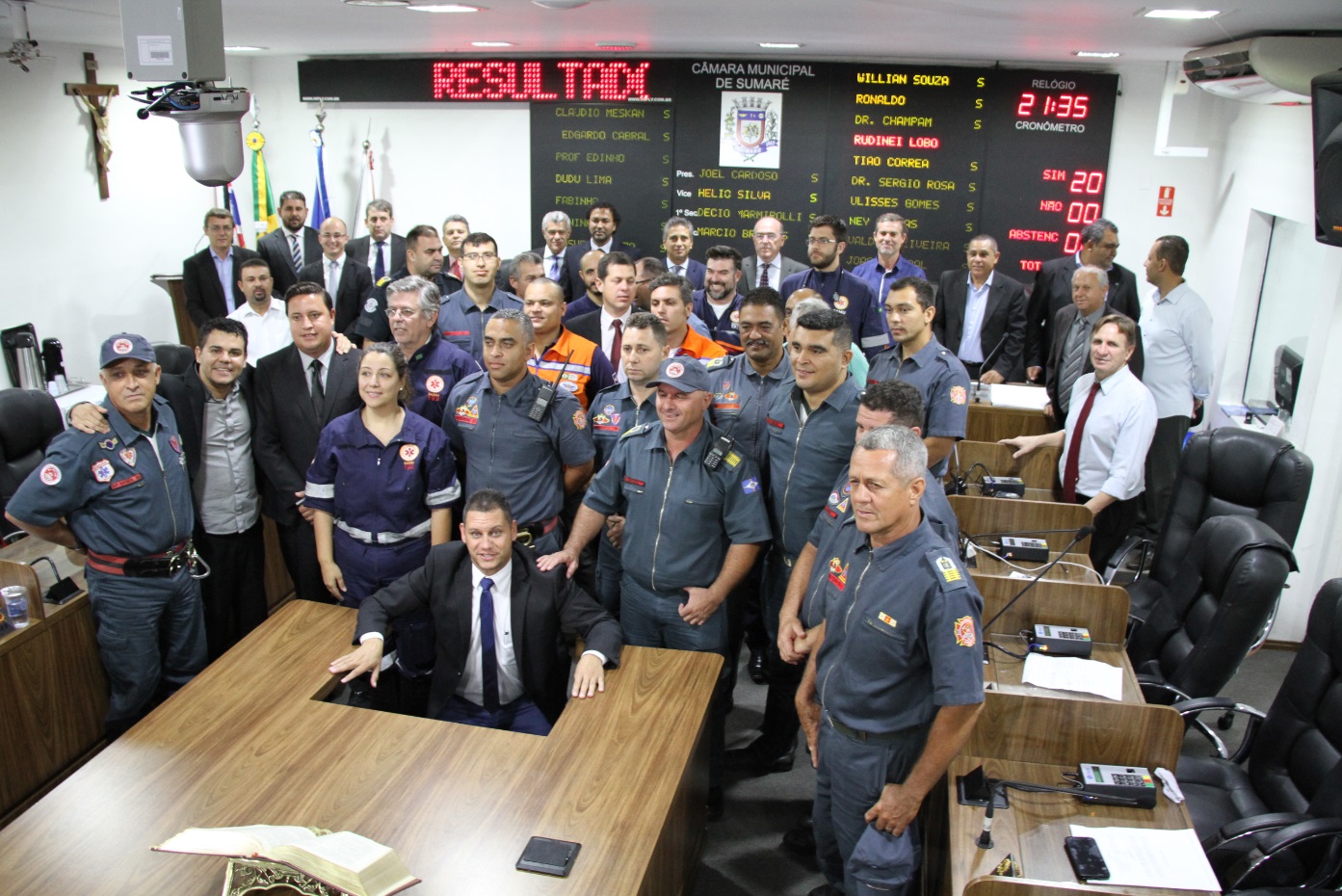 Vereadores homenageiam Corpo de Bombeiros, SAMU e Defesa Civil pelo combate a mega incêndio