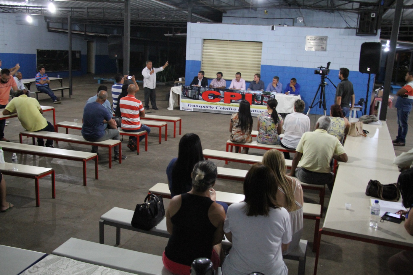 Moradores da Área Cura reclamam dos serviços de transporte público