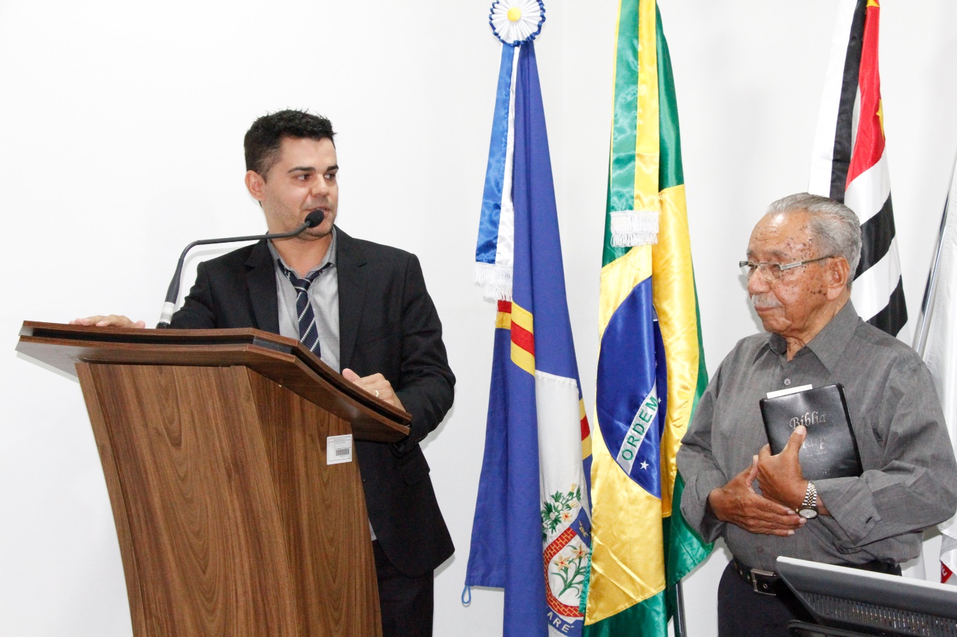 Vereador Prof. Edinho homenageia pastor por 39 anos de ministério