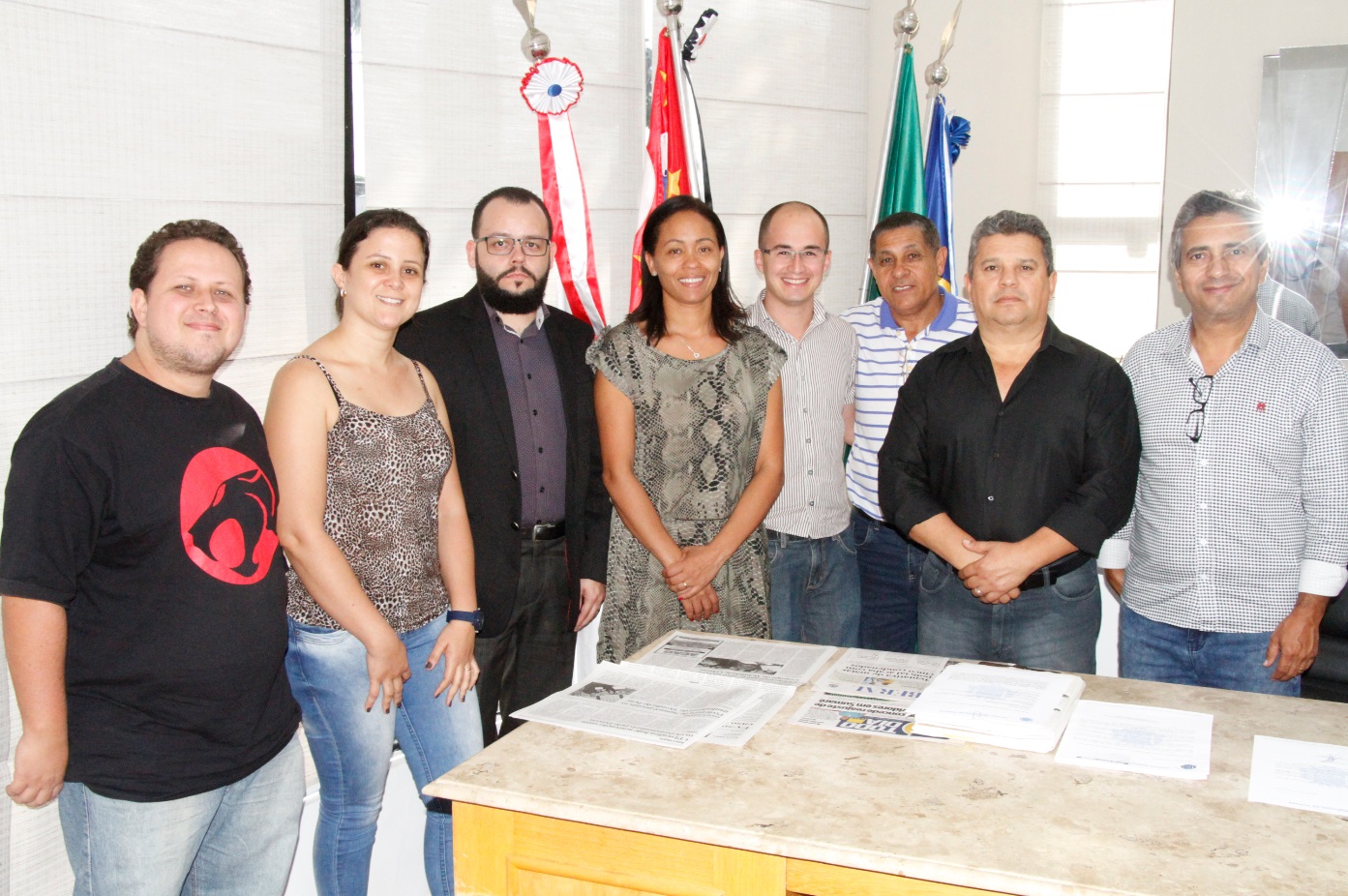 Comissão para Parlamento Jovem e Escola do Legislativo entrega relatório ao presidente da Câmara